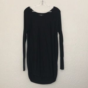 BLACK SWEATER